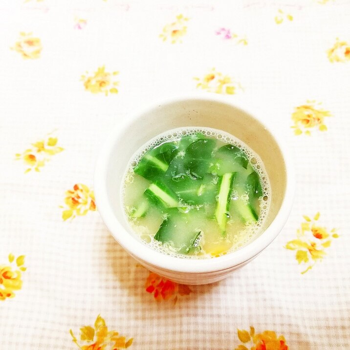 ブロッコリーの葉の豆乳味噌スープ